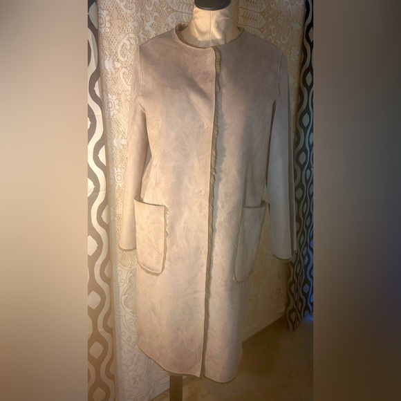 •SALE•Faux Fur Lightweight casual Jacket: EUC - Picture 2 of 9